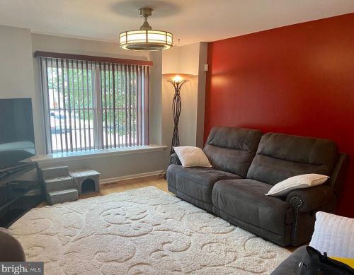 128 Spruce Ln, Collegeville, PA 19426-2996