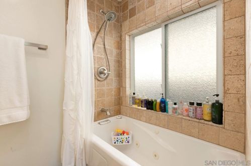 2451 Beryl St, San Diego CA 92109-3401 exterior