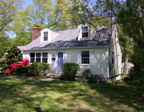 46 Chestnut Hill Rd, Groton, CT 06340-6006