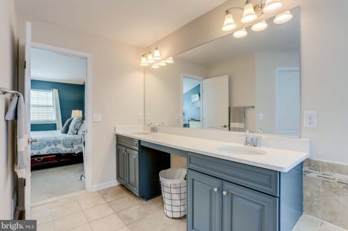 13495 Eagles Rest Dr, Leesburg VA 20176-5035 exterior