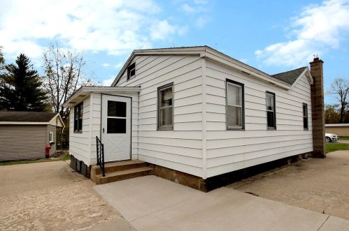 1816 Bainbridge Pl, La Crosse, WI 54603-1405