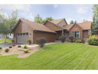 3374 Rolling Hills Dr, Saint Paul, MN 55121-2345