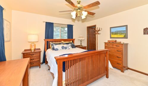 2490 Graylog Ln, Waukesha WI  53151-2924 exterior