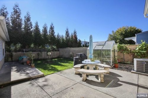 236 Gilbert Ave, Elmwood Park NJ  07407-2813 exterior