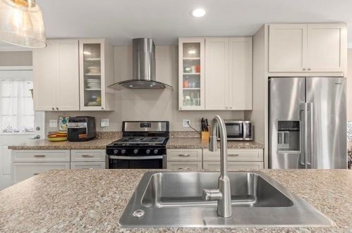 63 Bahia Ln, Oceanside CA  92058-1855 exterior