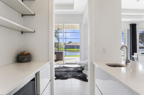 9045 Shenendoah Cir, Naples FL 34113-1663 exterior