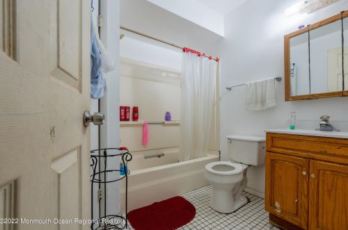 21 Pne Tree Dr, Berkeley Township NJ  08721-1711 exterior