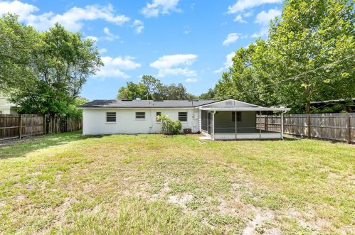 304 Sunset Dr, Sanford FL  32773-4747 exterior