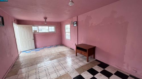 10806 Apricot St, Oakland, CA 94603-3826