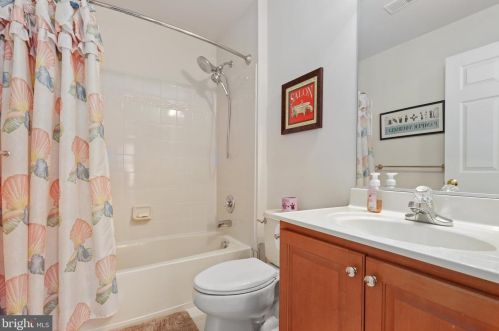 15609 Ryder Cup Dr, Haymarket VA  20169-6160 exterior