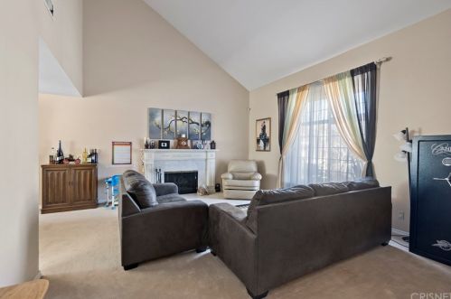 20436 Jay Carroll Dr, Santa Clarita, CA 91350-1960