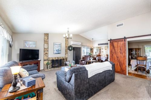 11801 La Serna Dr, Whittier CA  90604-3250 exterior