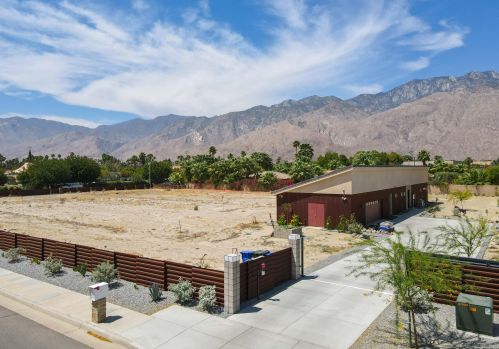 365 Compadre Rd, Palm Springs, CA 92264-7930
