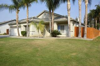 8702 Lighthouse Dr, Bakersfield, CA 93312-4977