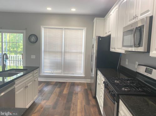 14705 Potomac Branch Dr, Woodbridge VA  22191-4023 exterior