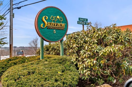5 Tsienneto Rd, Derry NH  03038-1549 exterior