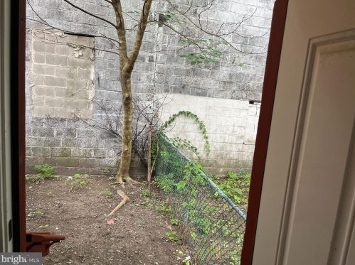 316 Sycamore St, Camden, NJ 08103-1908