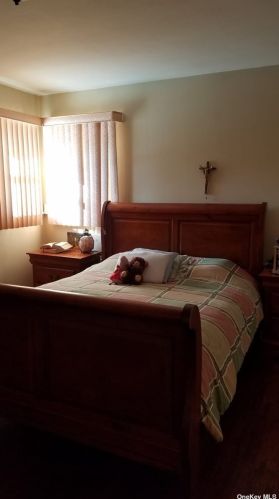 218 Clement Ave, Floral Park NY  11003-2706 exterior