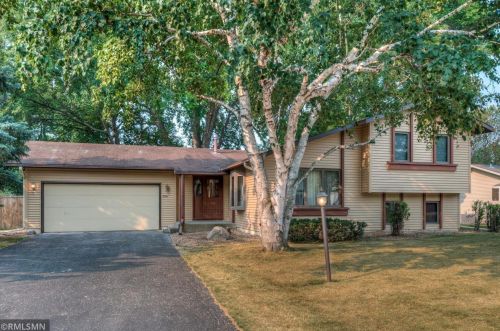 5601 98 1/2 St, Minneapolis, MN 55437-2208