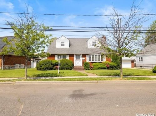 430 Clement Ave, Floral Park, NY 11003-3320
