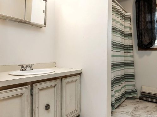 14 Oak Ln, Middletown NY  10940-6914 exterior