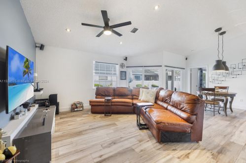 12012 13 St, Hollywood FL  33026-3876 exterior