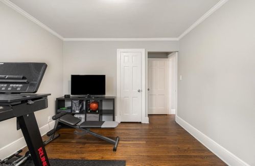 1701 Friendly Ave, Greensboro NC  27403-1238 exterior