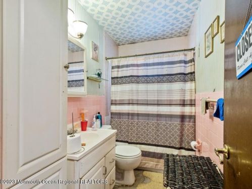 93 Sunset Ave, Tinton Falls NJ  07701-1433 exterior