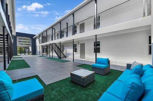 912 Church St, Galveston, TX 77550-5127