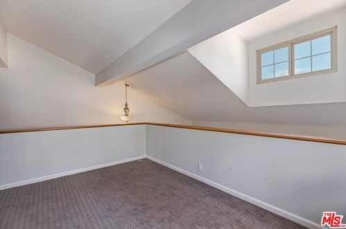 26900 Garret Dr, Calabasas CA  91301-2336 exterior