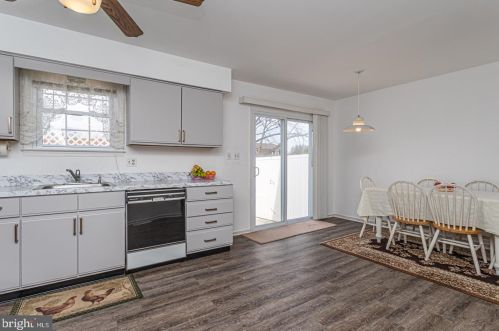 722 Girard Ave, Lansdale PA 19446-5266 exterior