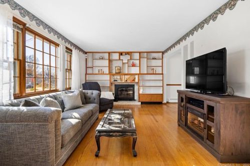 542 Forest St, Hartford CT  06118-2035 exterior