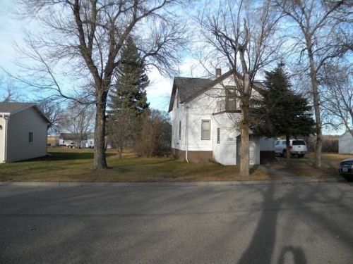 707 1st St, Strasburg, ND 58573-7332