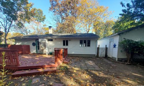 58 Reeves Rd, Center Moriches, NY 11934-2312