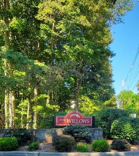 5 Krystal Dr, Somers Town, NY 10589-3025