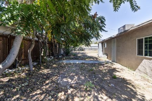 2824 Wall Ave, San Bernardino CA  92404-3633 exterior