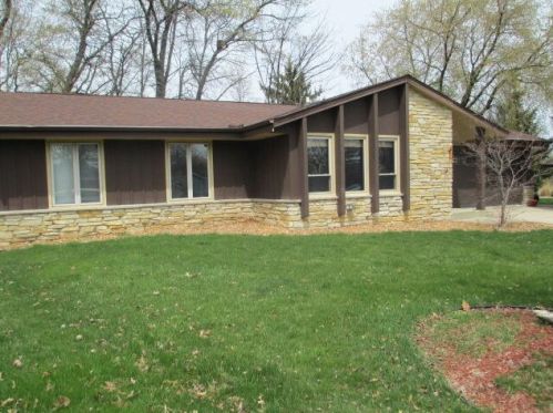 1820 Upham Ct, Milwaukee, WI 53221-3846