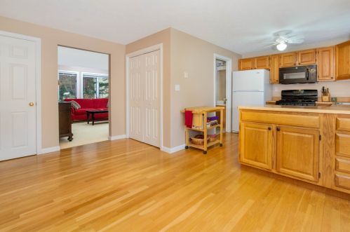 77 Dorchester Way, Nashua NH 03064-8121 exterior