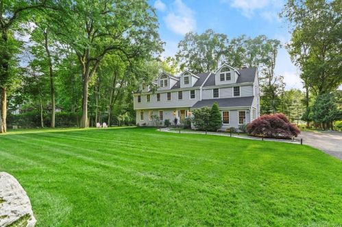 28 Carriage Dr, Stamford CT  06902-1534 exterior
