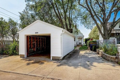 2442 67, Milwaukee WI 53214-1762 exterior