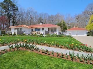 142 Lopers Path, Watermill NY  11976-2211 exterior