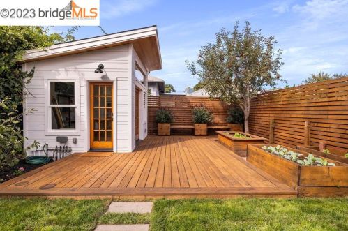 418 45 St, Oakland CA 94609-2135 exterior