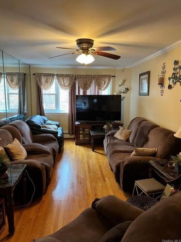 2570 Bouck Ave, Bronx, NY 10469-5605