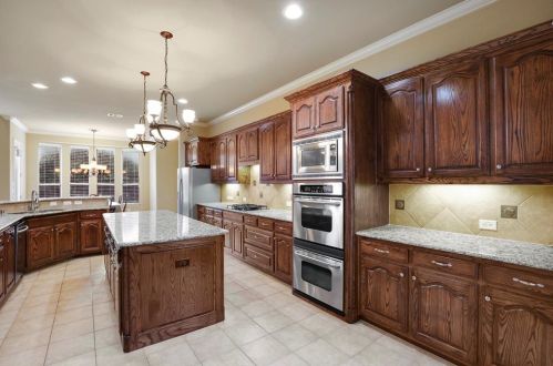 2209 Roadrunner Dr, Lewisville TX  75022-7885 exterior