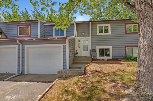 137 10th Ave, Saint Joseph, MN 56374-9571