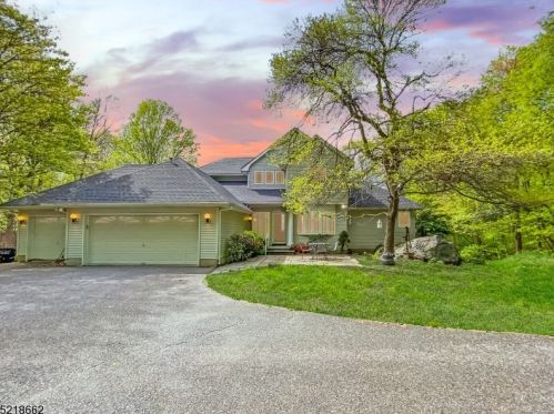 72 Hissim Rd, Great Meadows, NJ 07838-2411