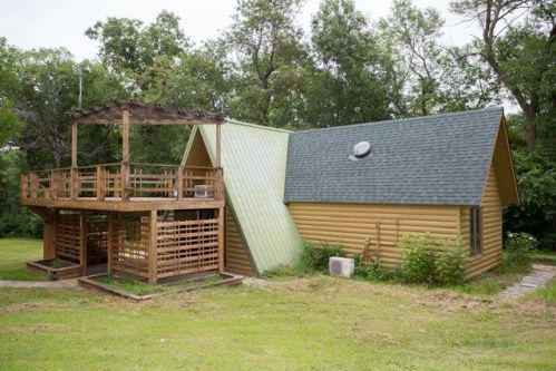 1690 Cunningham Rd, Dunkerton, IA 50626-9614