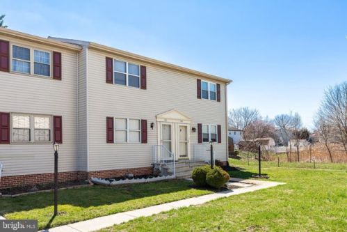 174 Center St, Hanover, PA 17331-2840