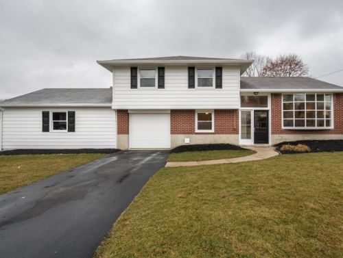 319 Willow St, Swartzville, PA 17569-9313