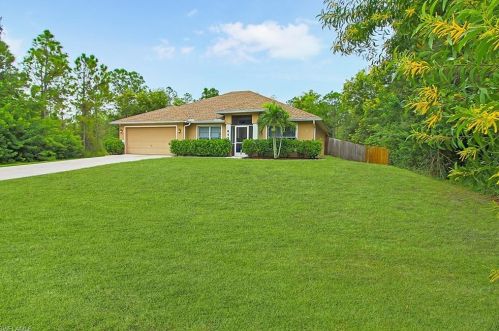 845 Grenada Ave, Lehigh Acres, FL 33974-2622